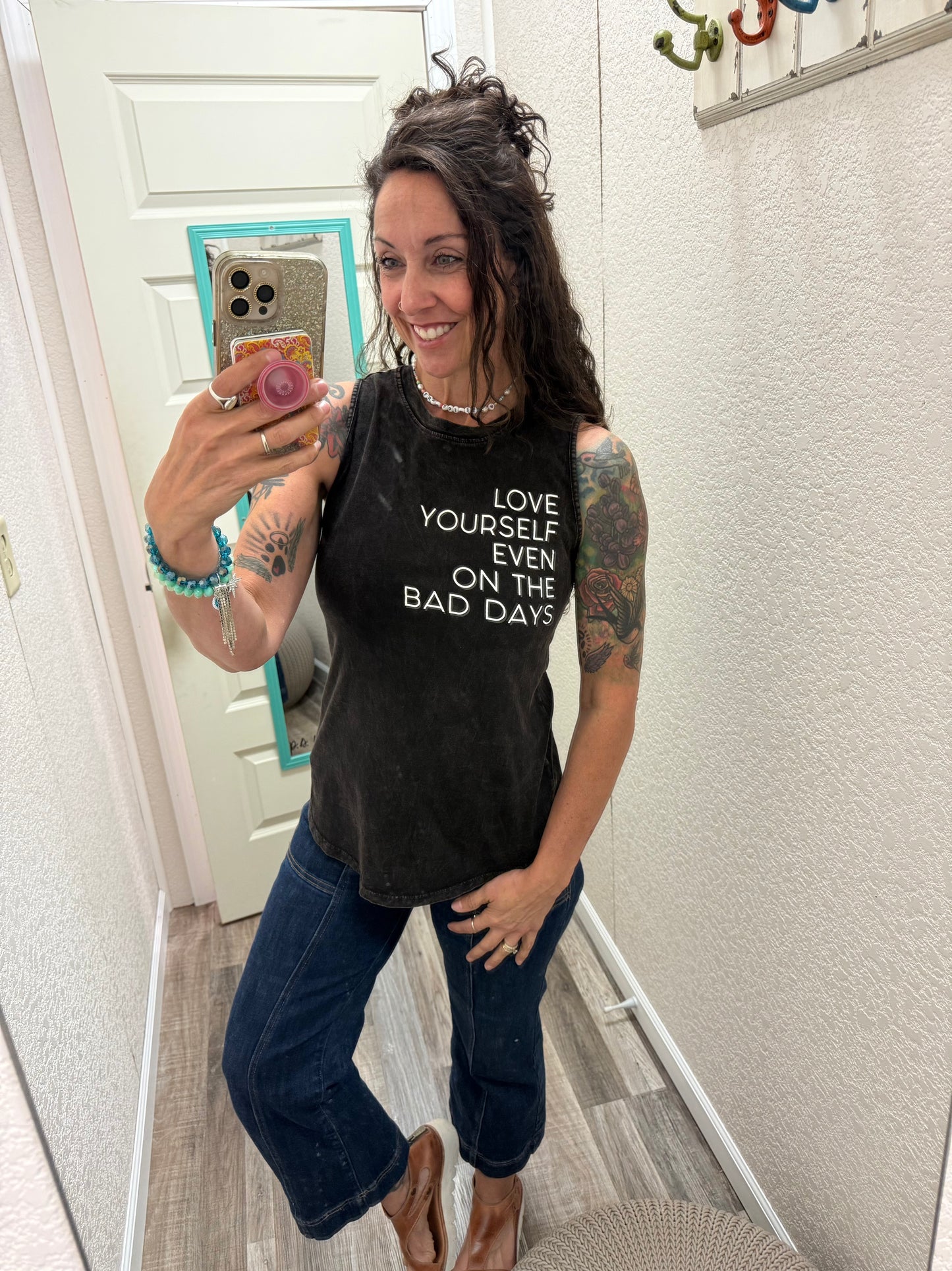 LOVE YOURSELF MINERAL GRAPHIC TANK TOP: Mineral Black