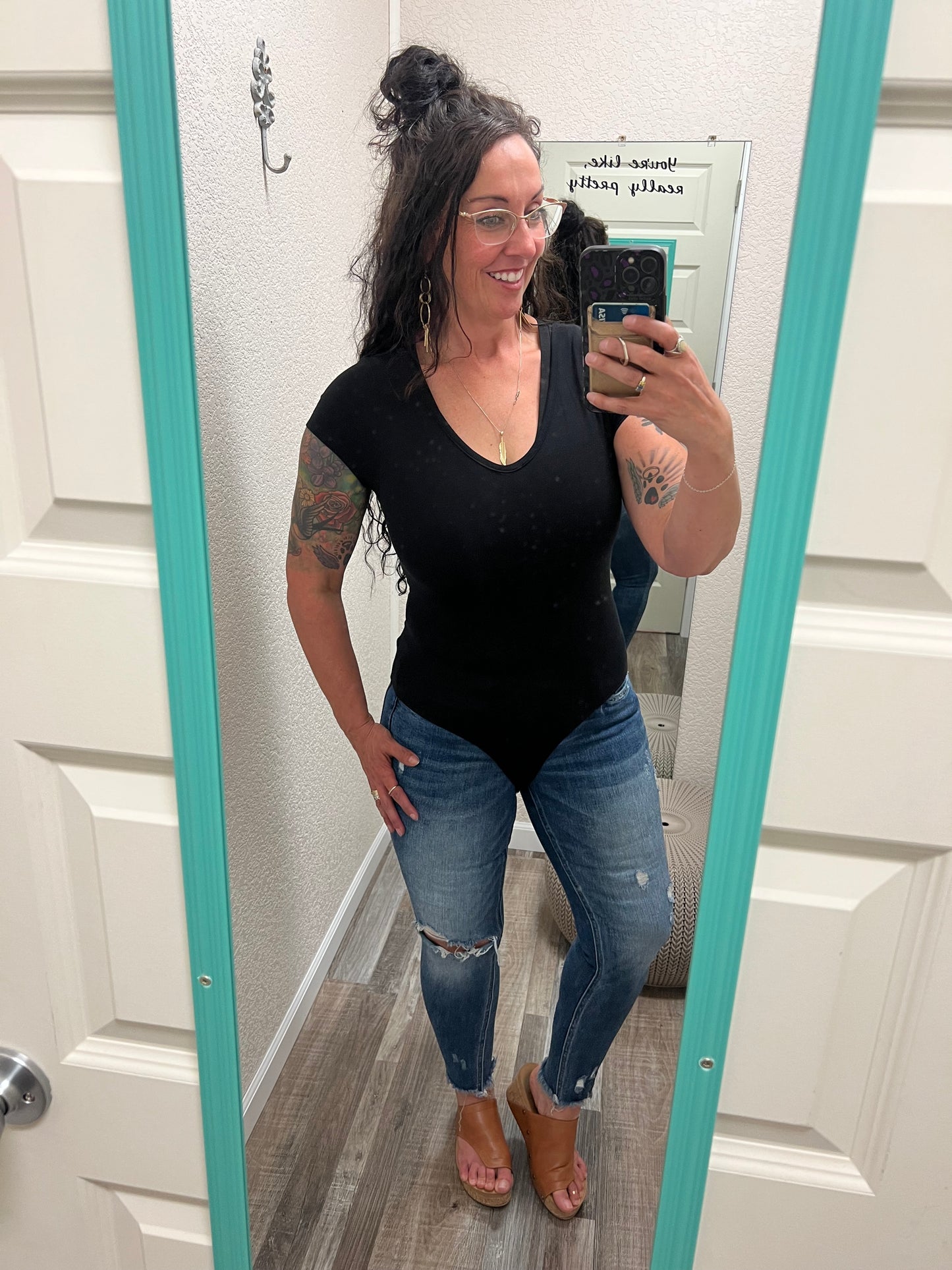 Linda - Short Sleeve Scoop Neck Bodysuit