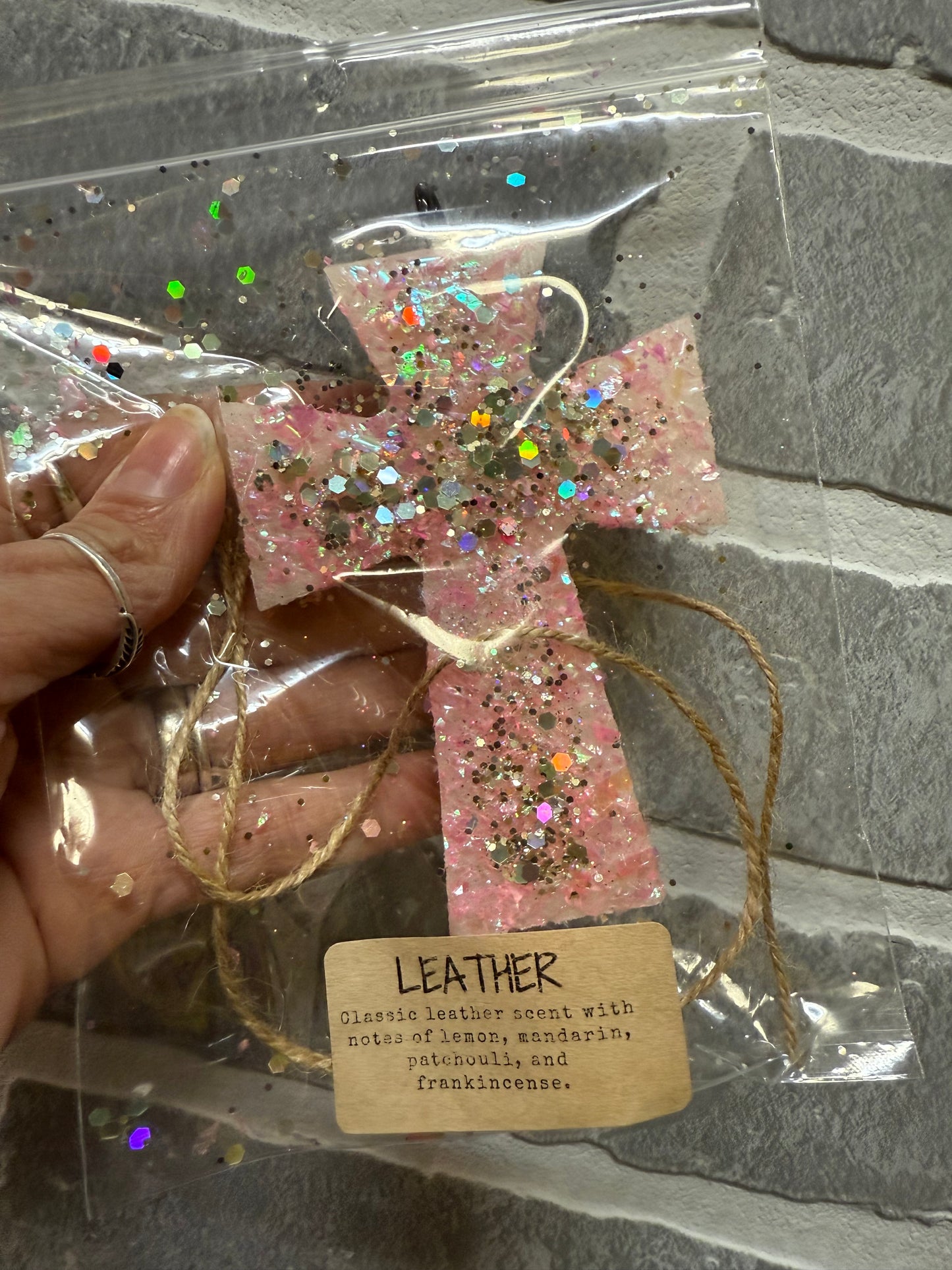 Cross Freshie - leather scent