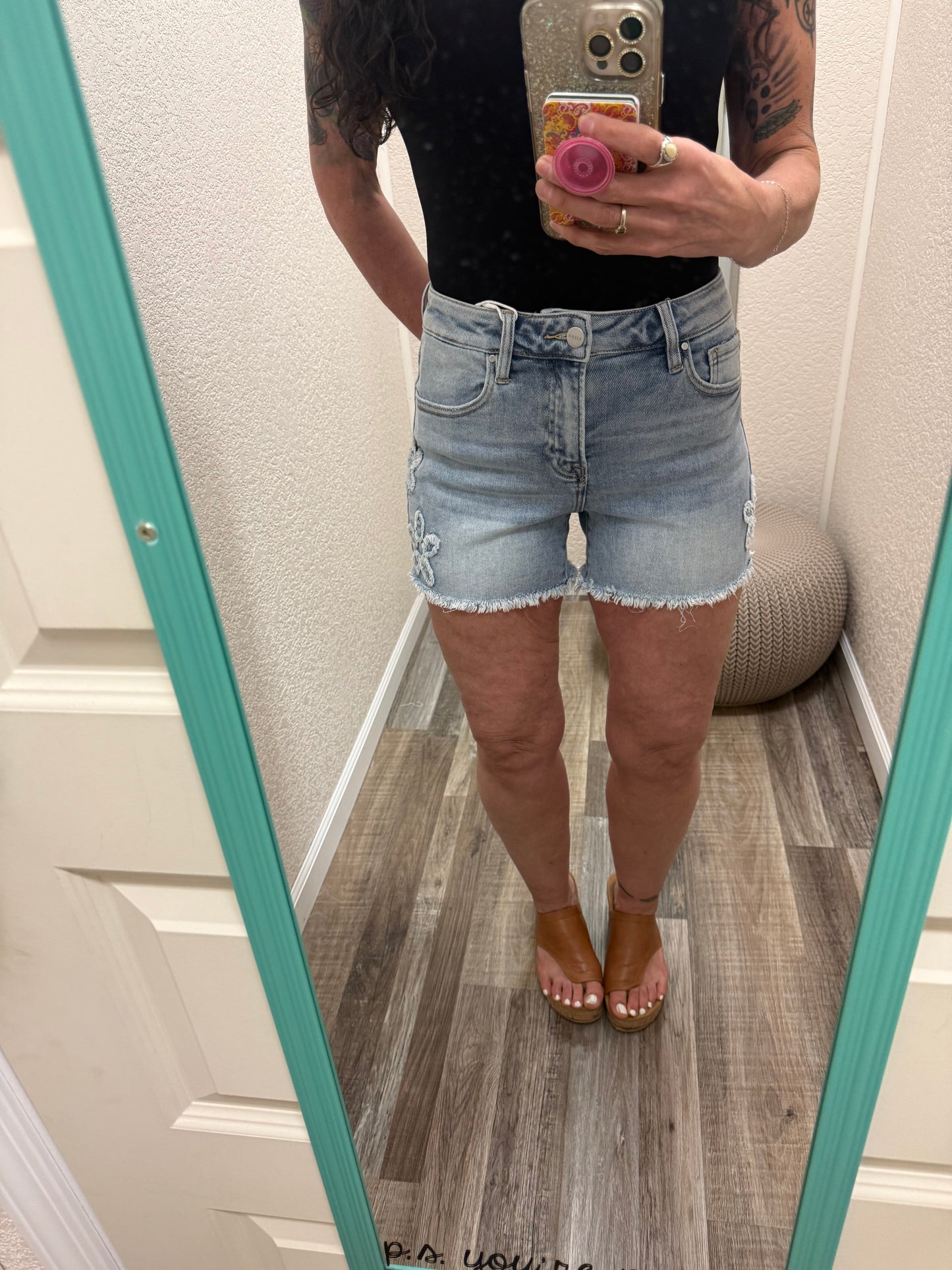 Flower Power FLOWER PATCHED HIGH RISE SHORTS SHORTS - Risen