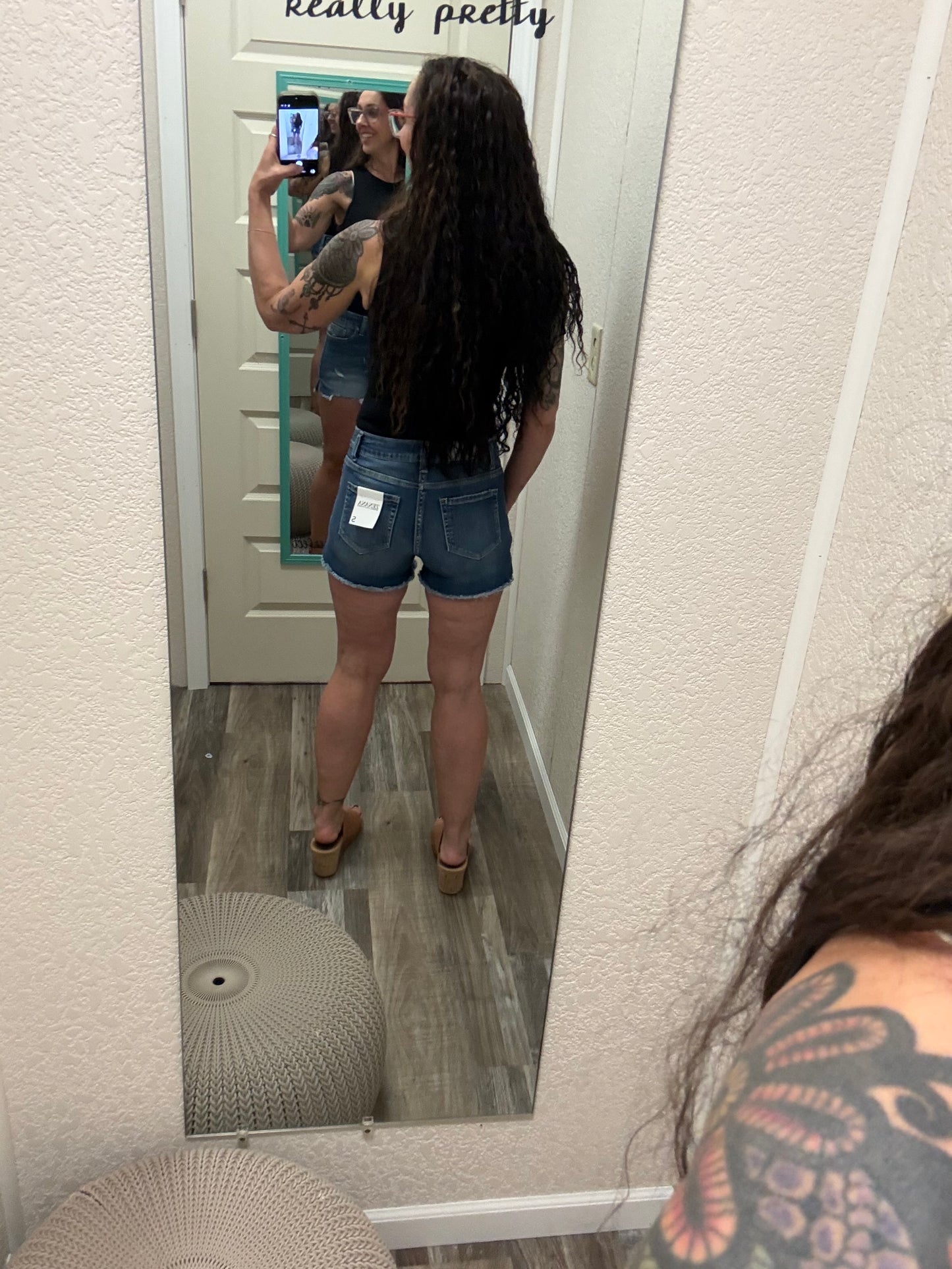 Callie Cutoff Shorts Dark Wash