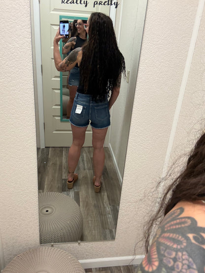 Callie Cutoff Shorts Dark Wash
