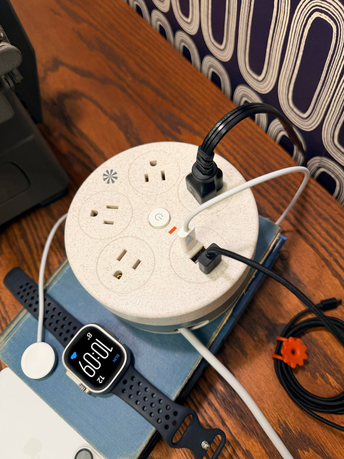 POWER GO ROUND CHARGING HUB - preorder eta 10/5