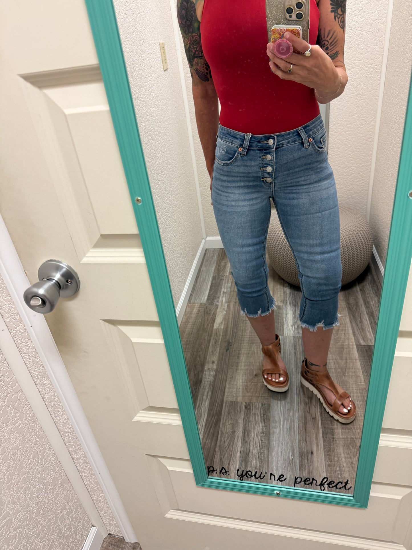 LisaAnn Mid Rise Button Fly Capri JEANS
