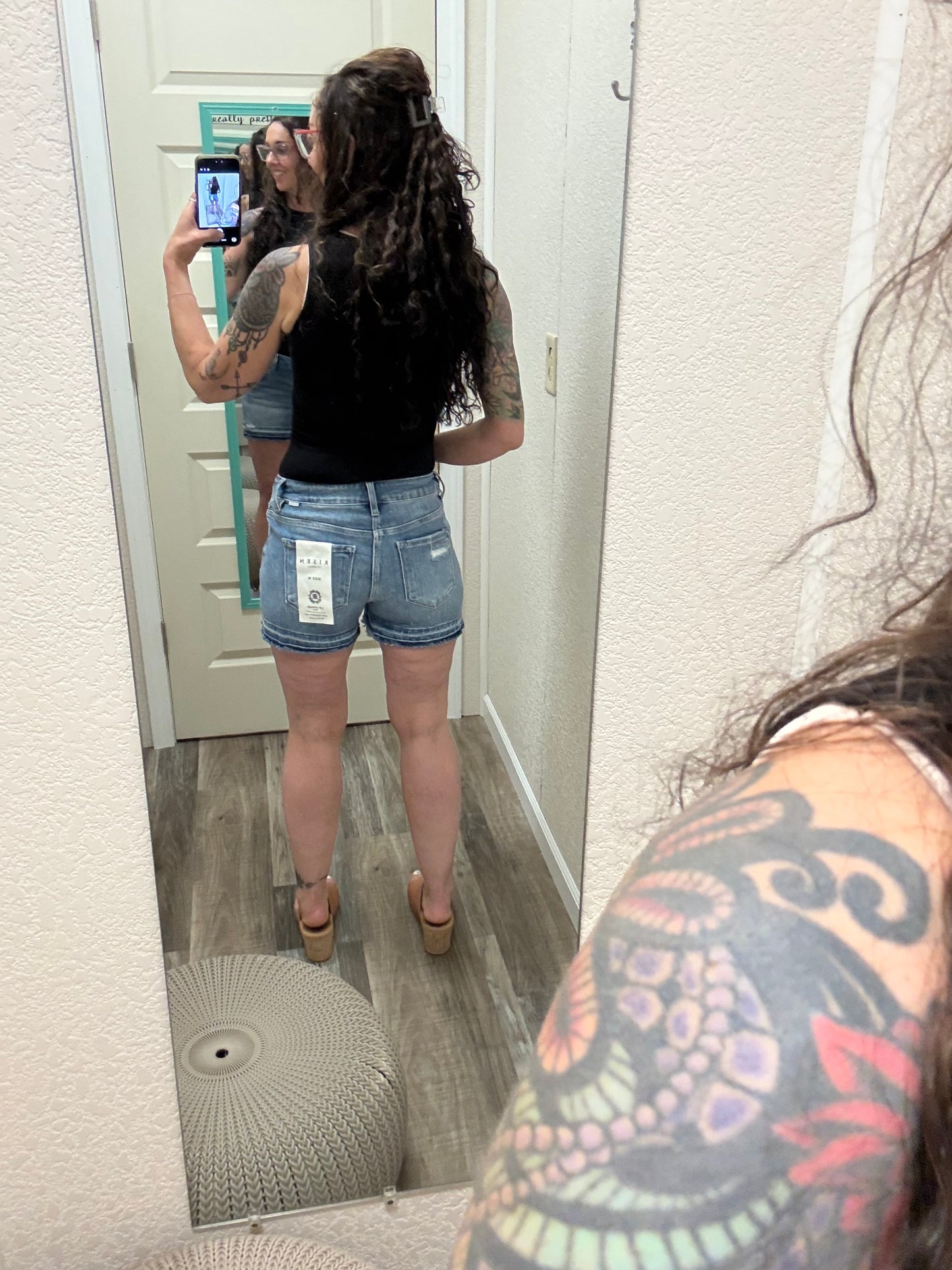 Ashlee LOW RISE-SHADOW HEM Risen Shorts