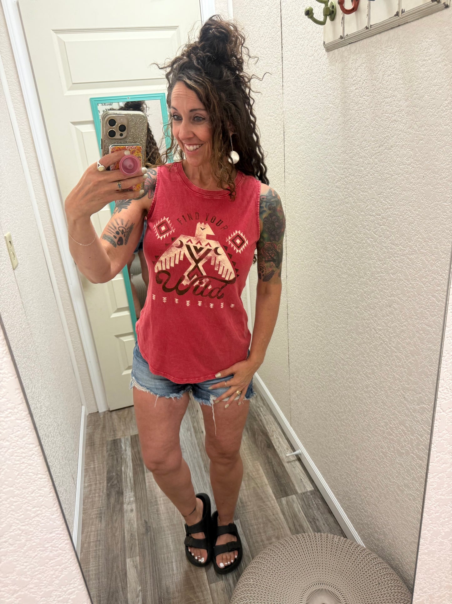 FIND YOUR WILD MINERAL GRAPHIC TANK TOP: MINERAL SCARLETTE RED