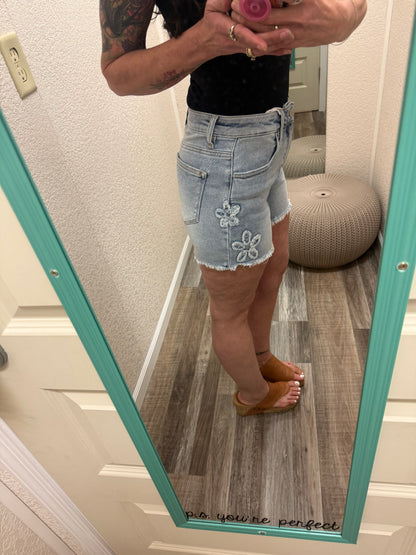 Flower Power FLOWER PATCHED HIGH RISE SHORTS SHORTS - Risen