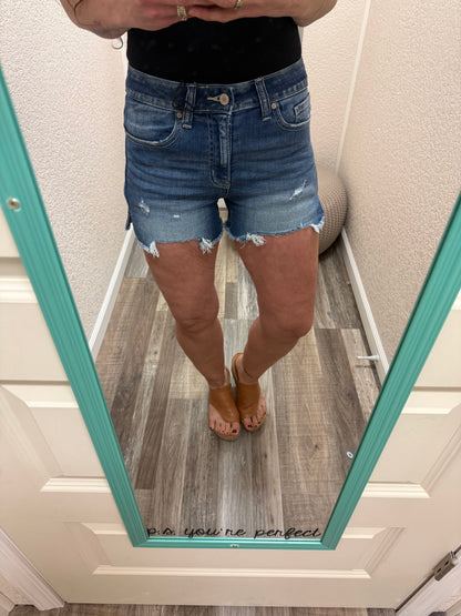 Callie Cutoff Shorts Dark Wash