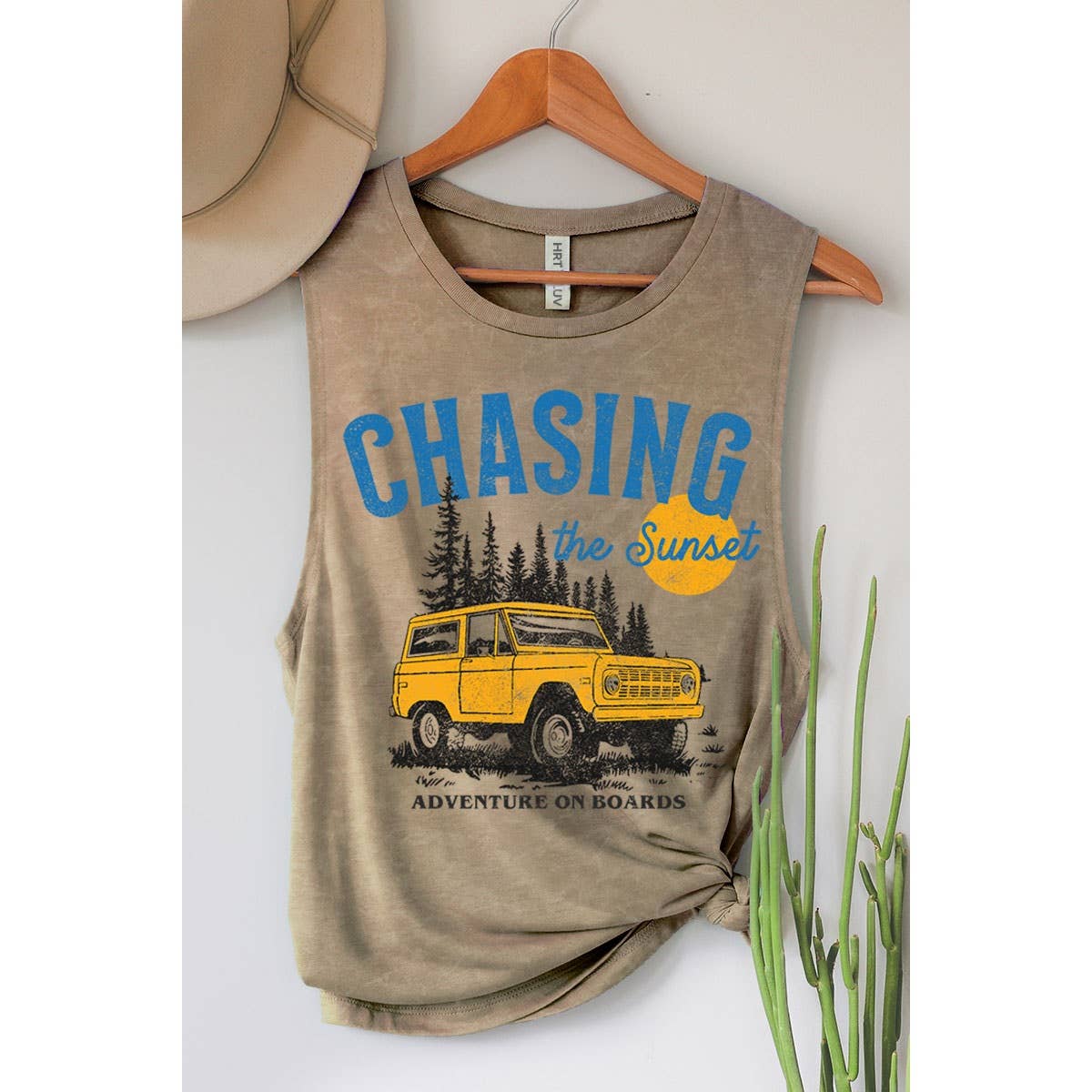 CHASING THE SUNSET GRAPHIC TANK TOP: Mineral Taupe