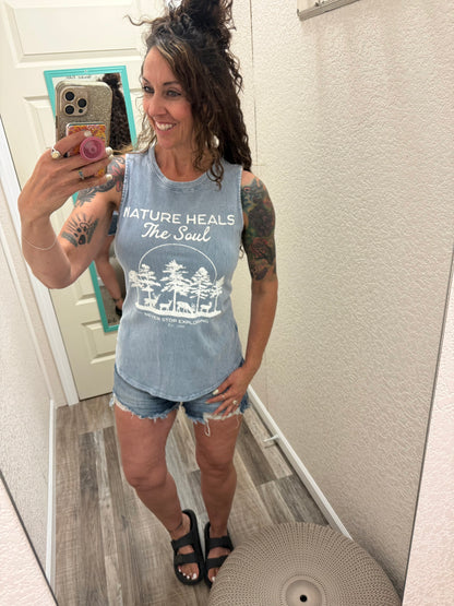 NATURE HEALS THE SOUL MINERAL GRAPHIC TANK TOP: MINERAL VINTAGE BLUE