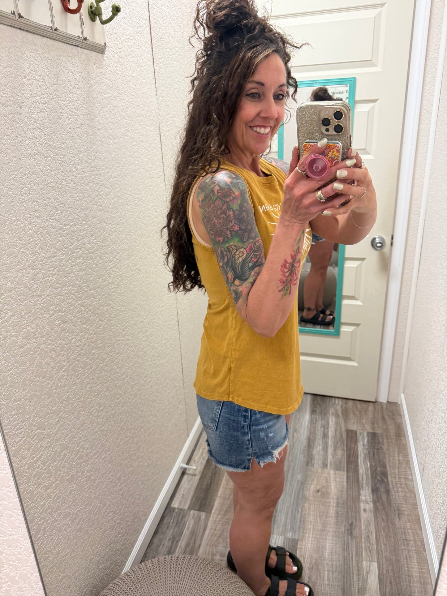 NEVER DIM YOUR SHINE GRAPHIC TANK TOP: Mineral Mustard