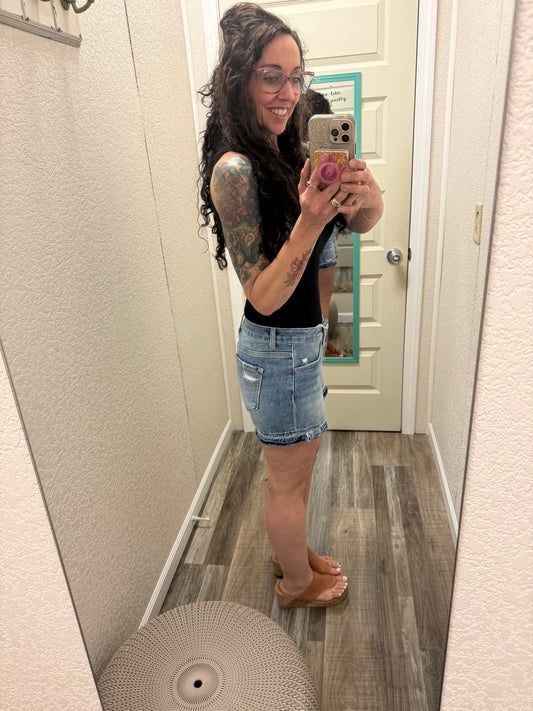 Ashlee LOW RISE-SHADOW HEM Risen Shorts