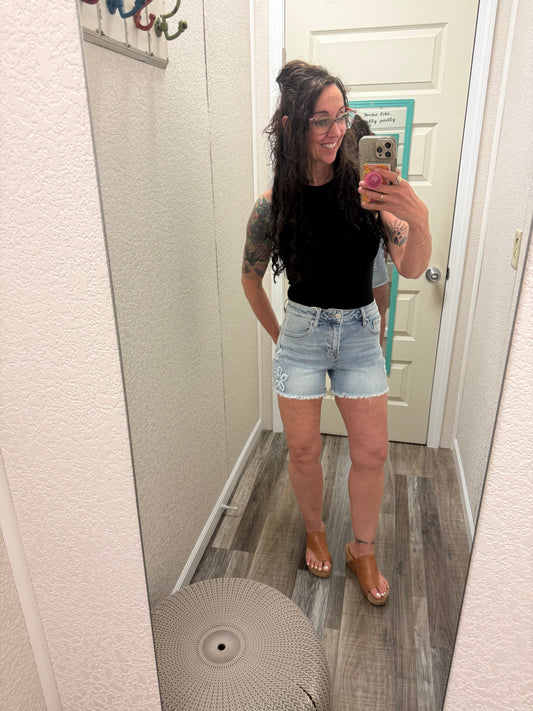 Flower Power FLOWER PATCHED HIGH RISE SHORTS SHORTS - Risen