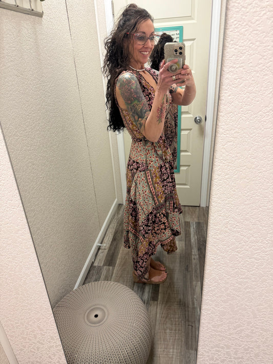 Hannah V NECK LACE TRIM HANKY HEM MAXI DRESS