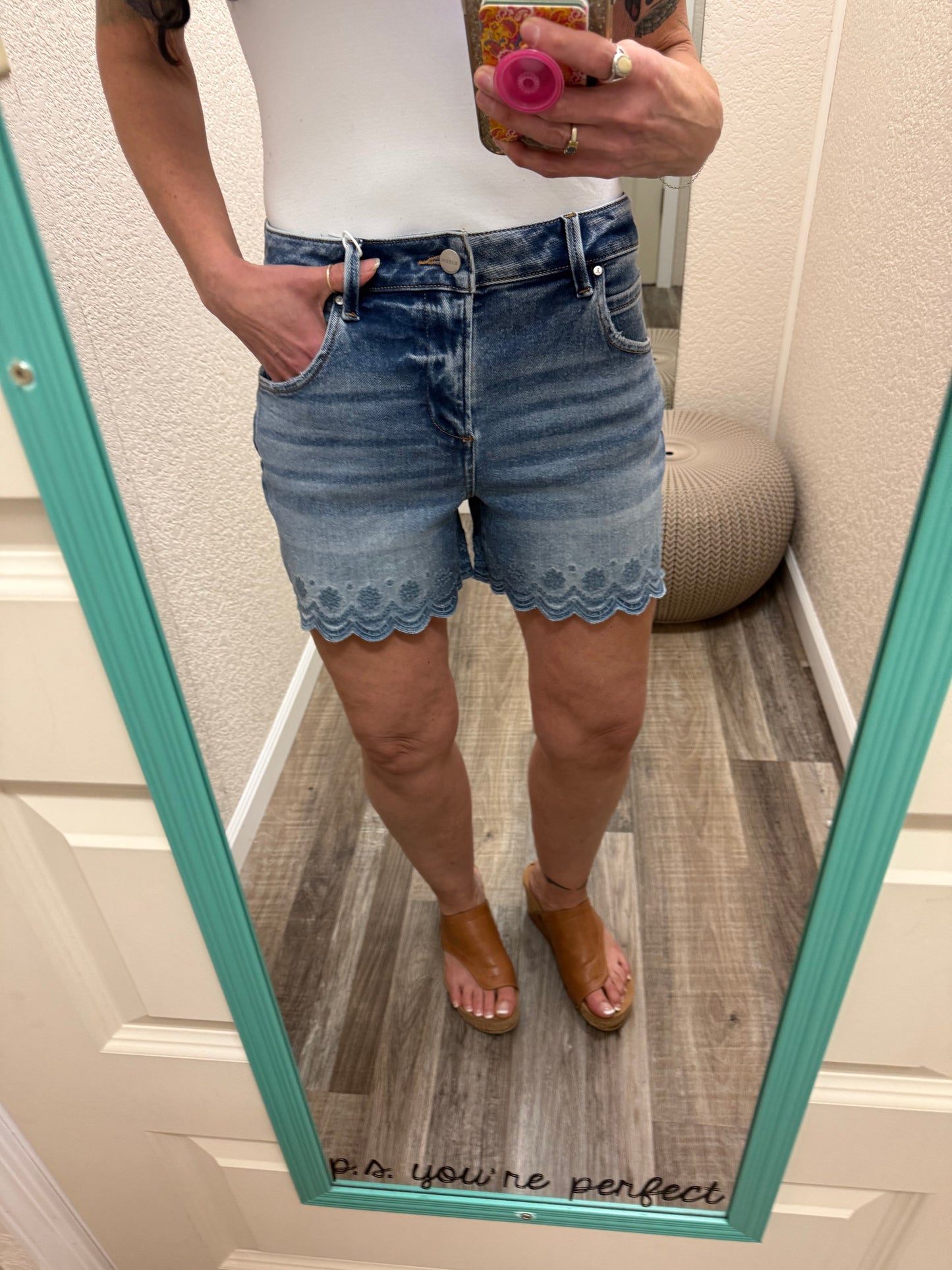 Skylar SCALLOP HEM HIGH RISE Risen SHORTS