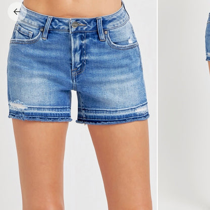 Ashlee LOW RISE-SHADOW HEM Risen Shorts
