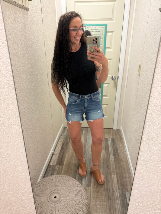 Callie Cutoff Shorts Dark Wash