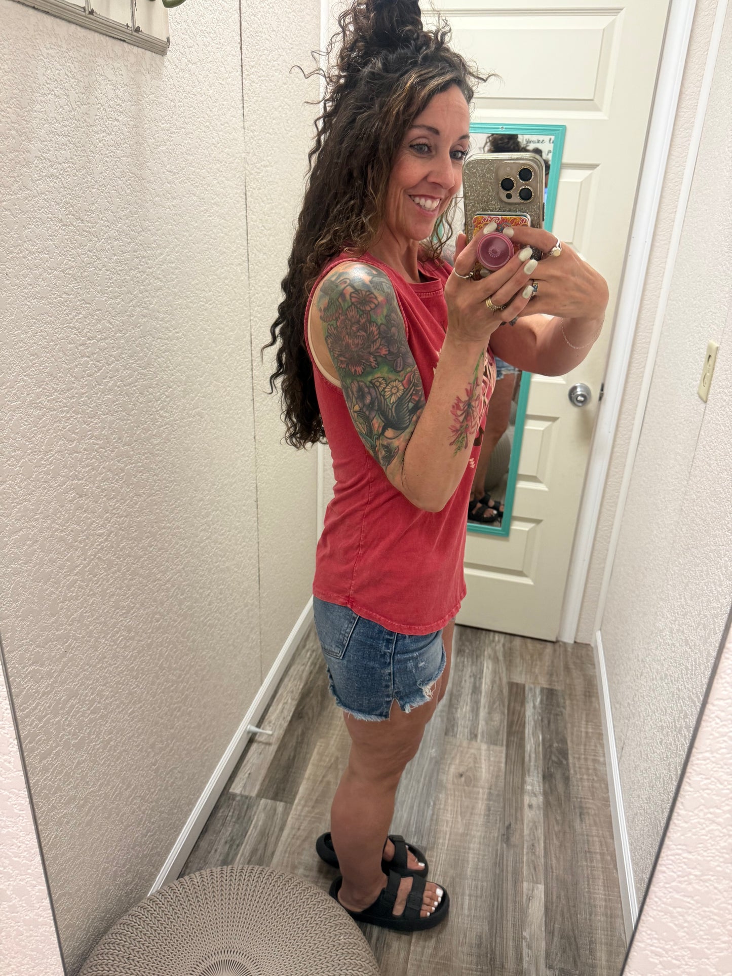 FIND YOUR WILD MINERAL GRAPHIC TANK TOP: MINERAL SCARLETTE RED