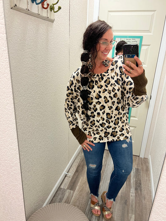 Audra - Thumb Hole Leopard - Long Sleeve Top