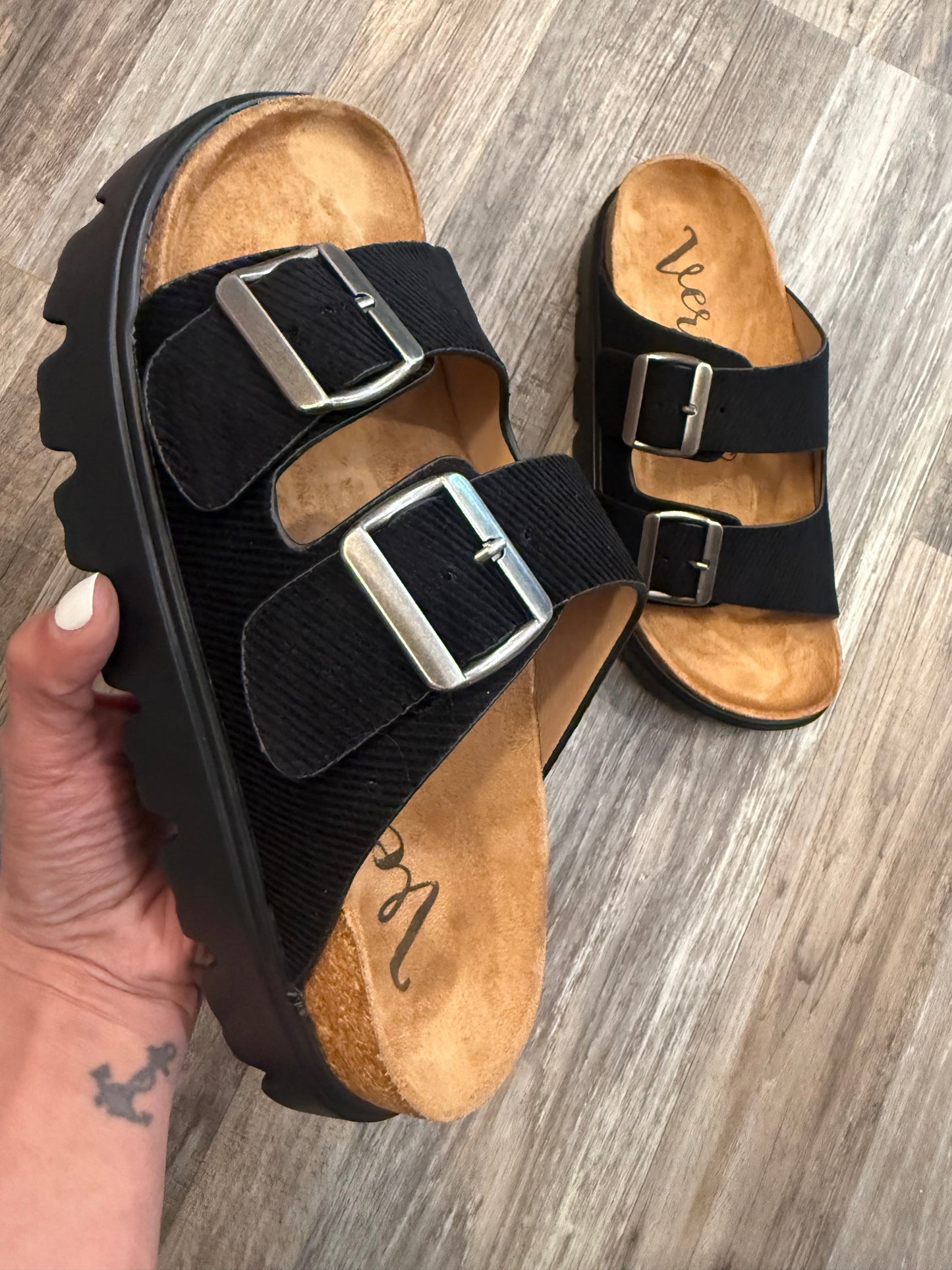 Jazmin Black Sandals By Very G