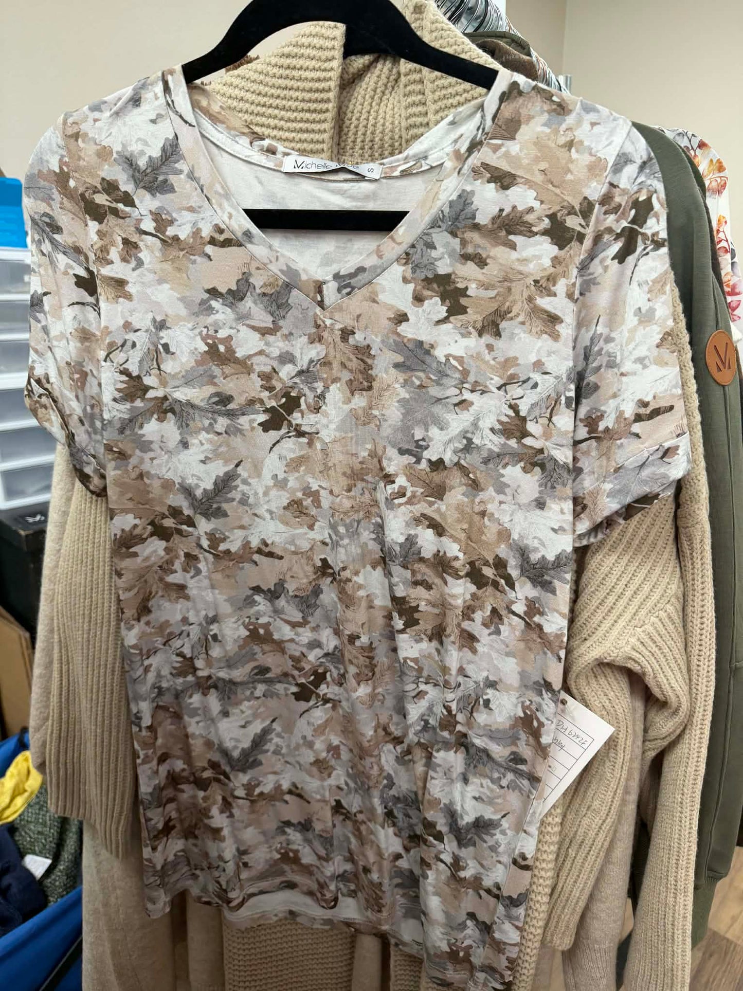 Sophie Tee - Neutral Leaves