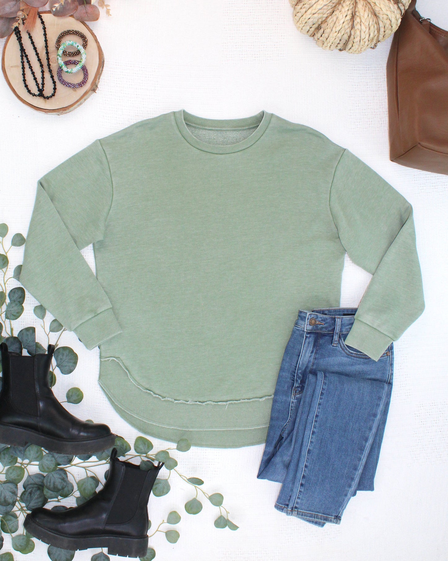 MARKET EXCLUSIVE Vintage Wash Pullover - Olive