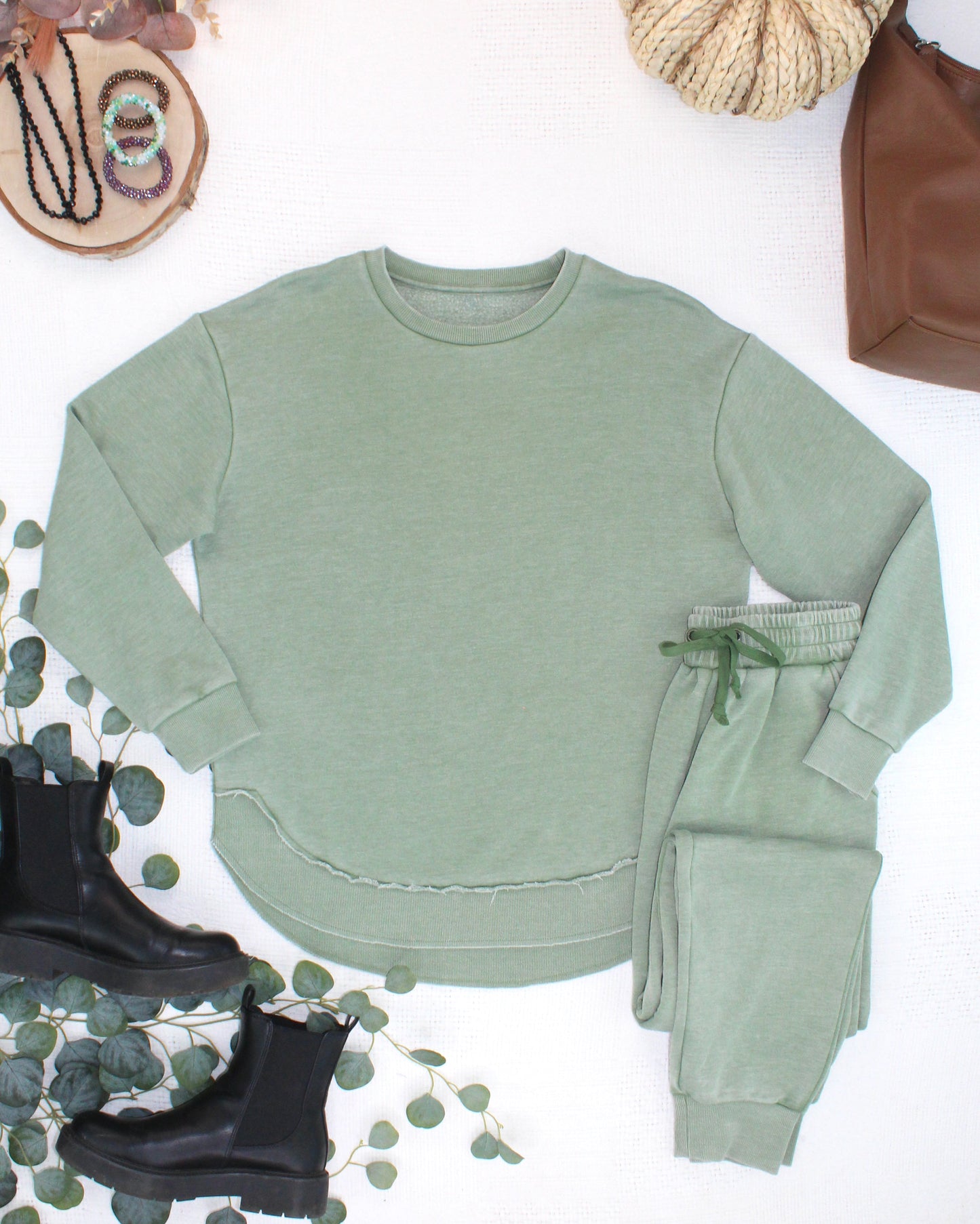 MARKET EXCLUSIVE Vintage Wash Pullover - Olive