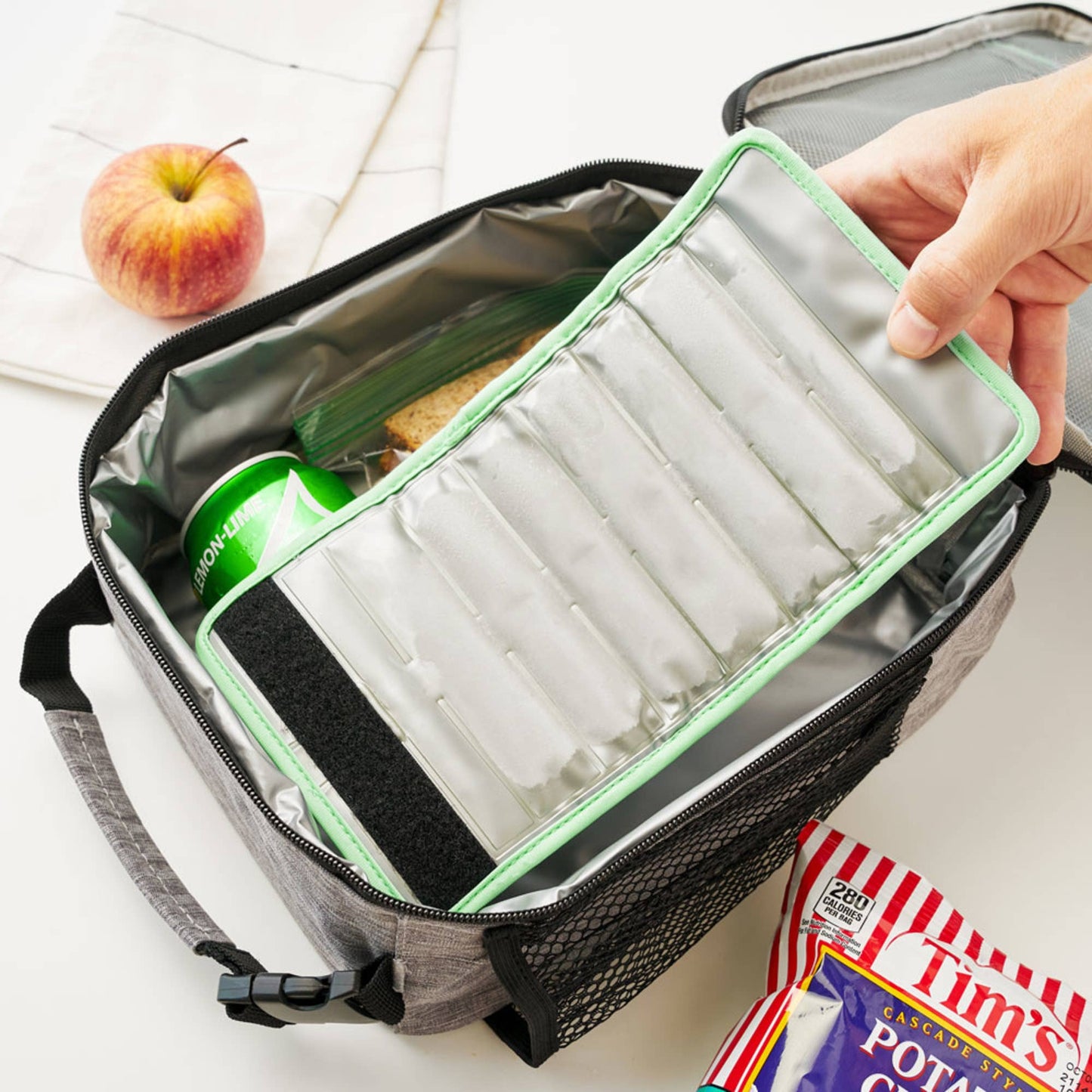 Insta Chill Sleeve with Active Cooling Gel Slim Cans